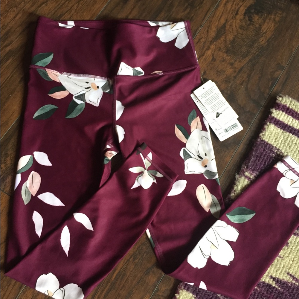 Athleta NWT sz S crops